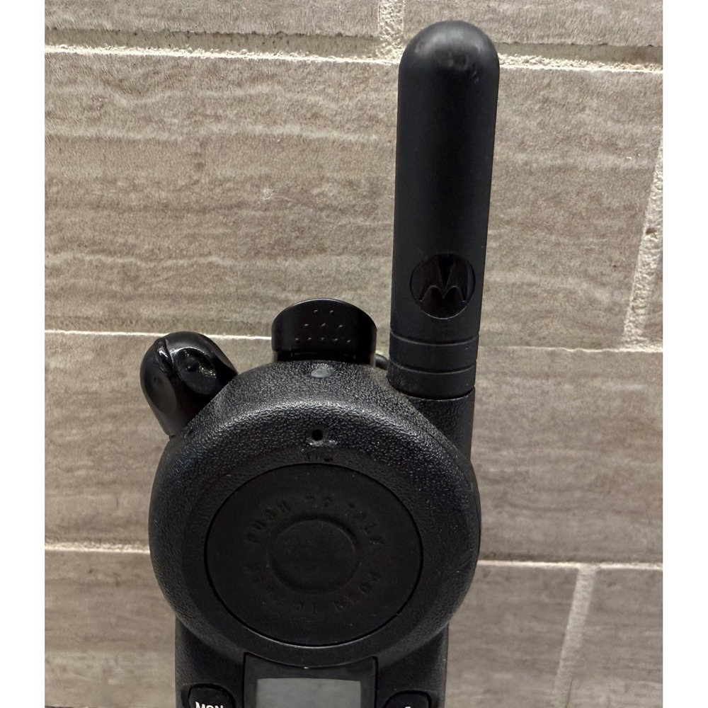 Motorola CLS 1410 2 Way Radio with Belt Clip and Rechargable Battery *untested* - Picture 4 of 8